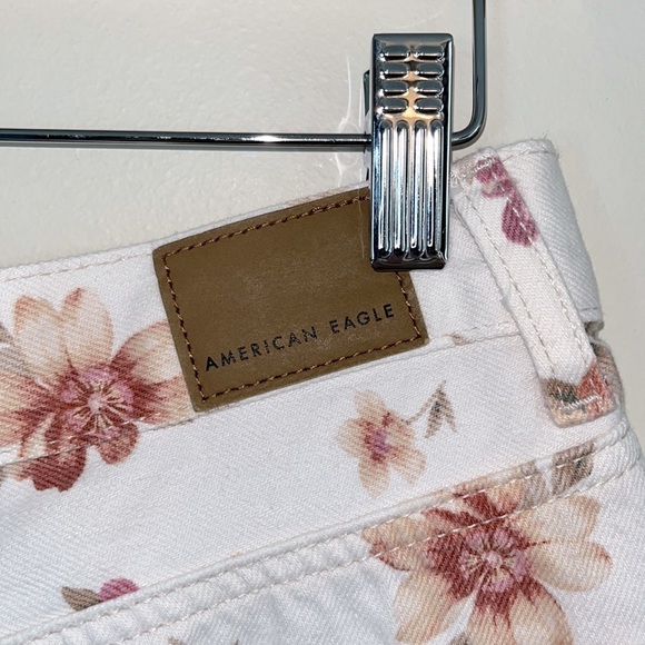 American Eagle Mom Short White Floral Jean Shorts - Picture 7 of 11